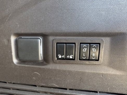 Used 2021 GMC Yukon SLT w/ SLT Luxury Package image 35