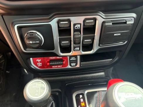 Used 2020 Jeep Gladiator Rubicon AWD/4WD image 26