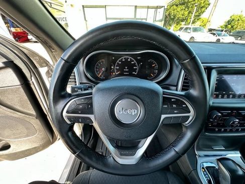 Used 2018 Jeep Grand Cherokee Laredo RWD image 13
