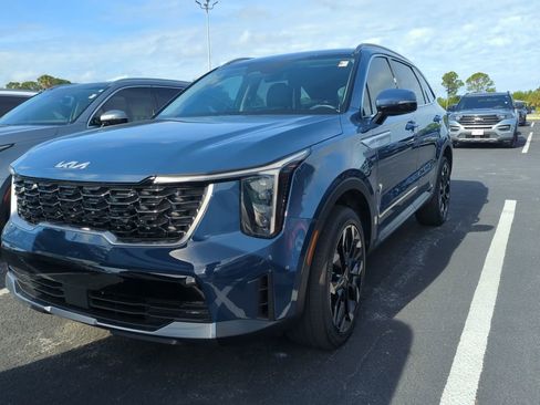 Certified 2025 Kia Sorento EX image 5