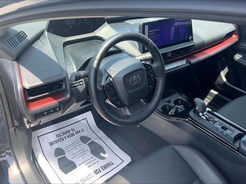 Used 2024 Toyota Prius Prime Premium FWD image 18