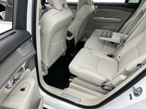 Certified 2025 Volvo XC90 T8 Ultra w/ Lounge Package image 23