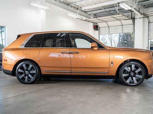 Used 2023 Rolls-Royce Cullinan w/ Cullinan Package image 5