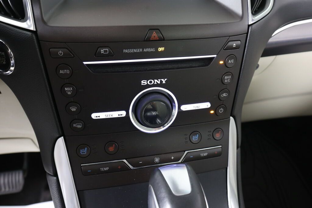 Used 2015 Ford Edge Titanium w/ Equipment Group 302A AWD/4WD image 37