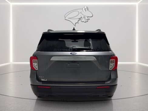 Used 2024 Ford Explorer XLT RWD image 4