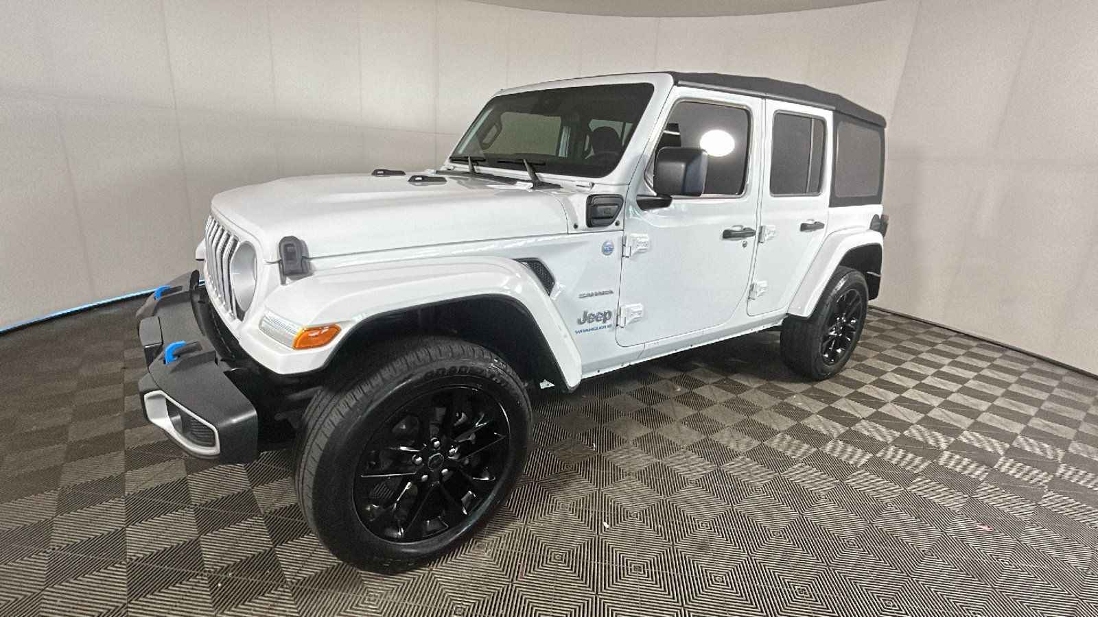 Used 2024 Jeep Wrangler Unlimited Sahara AWD/4WD image 7