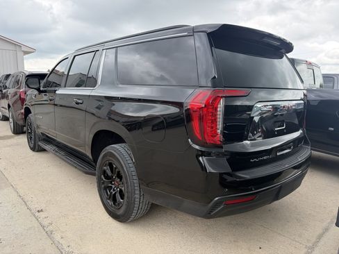 Used 2023 GMC Yukon XL SLE w/ Gmc Pro Safety Plus Package RWD image 2