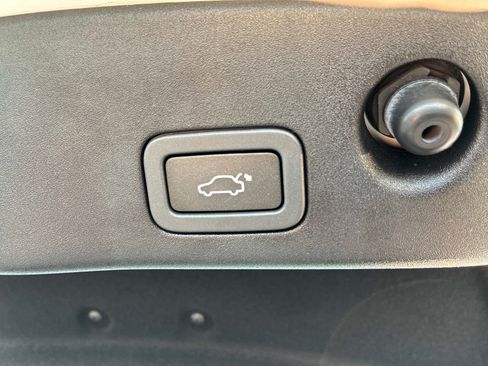 Used 2013 Jaguar XJ RWD image 15