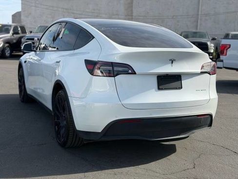 Used 2020 Tesla Model Y Long Range image 5