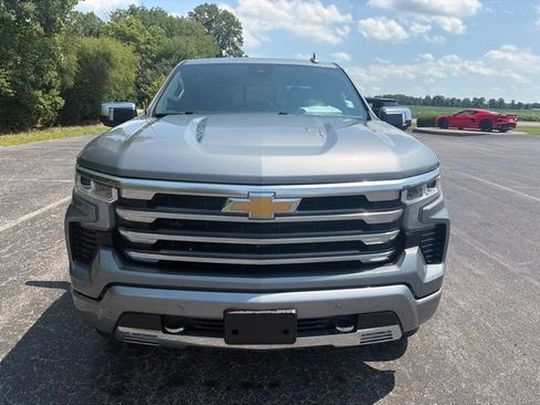 Used 2023 Chevrolet Silverado 1500 High Country w/ High Country Premium Package AWD/4WD image 5