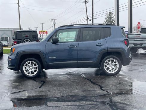 Used 2023 Jeep Renegade Latitude w/ Premium Group image 5