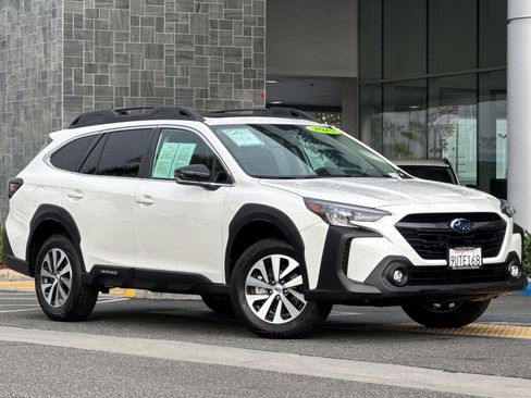 Used 2025 Subaru Outback Premium image 2