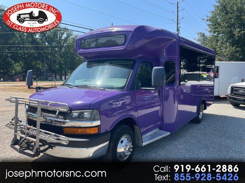 Used 2015 Chevrolet Express 4500 w/ Shuttle Bus Package RWD image 1