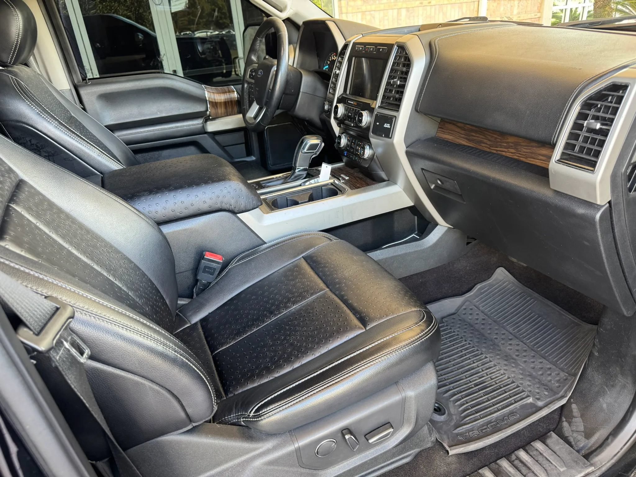 Used 2018 Ford F150 Lariat w/ Equipment Group 502A Luxury AWD/4WD image 30