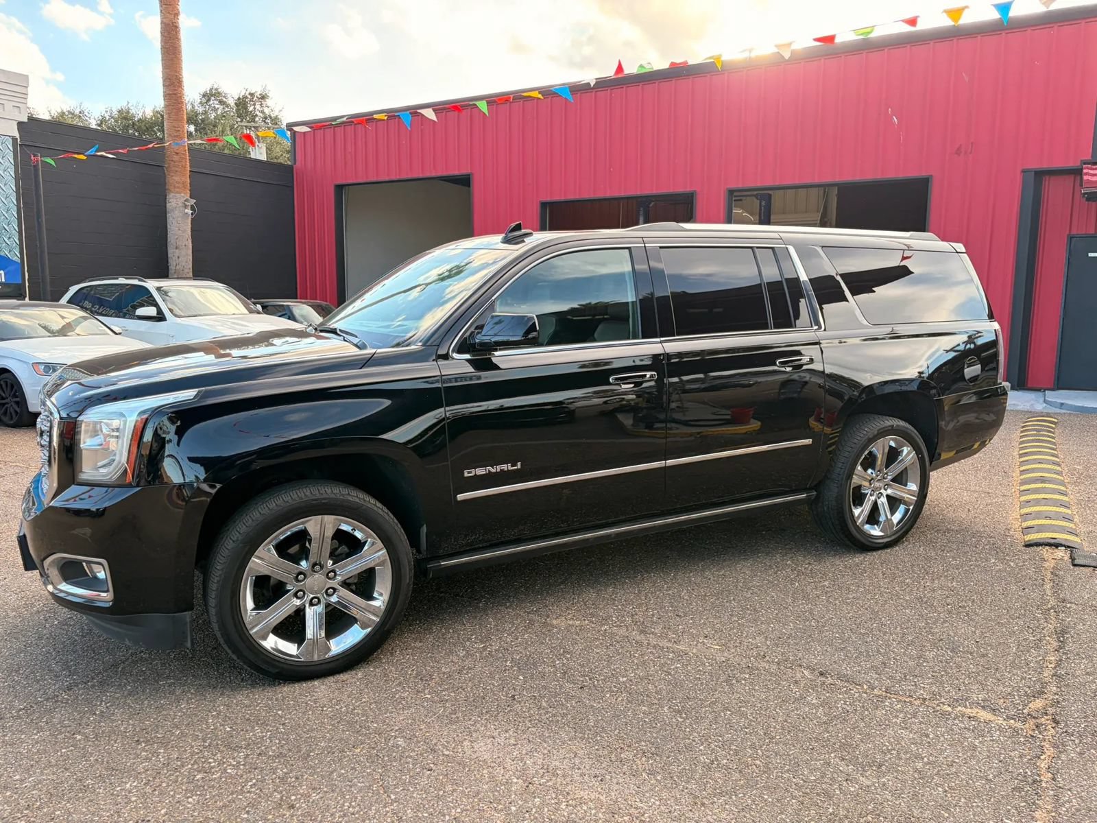 Used 2018 GMC Yukon XL Denali w/ Open Road Package AWD/4WD image 2