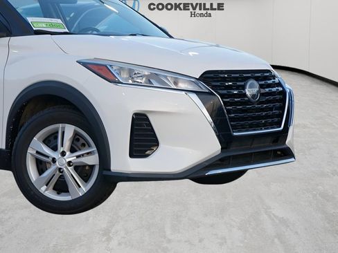 Used 2021 Nissan Kicks S FWD image 3