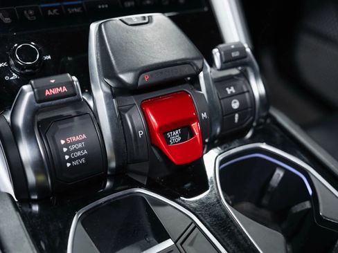 Used 2019 Lamborghini Urus image 17