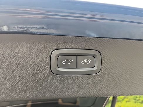 Certified 2024 Volvo XC90 B6 Ultimate w/ Lounge Package AWD/4WD image 43