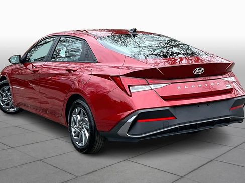 Used 2024 Hyundai Elantra Blue image 12