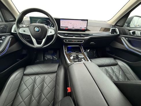 Used 2024 BMW X7 xDrive40i w/ Premium Package image 17