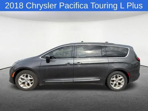 Used 2018 Chrysler Pacifica Touring-L Plus w/ Tire & Wheel Group FWD image 3