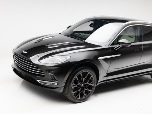Used 2021 Aston Martin DBX image 25