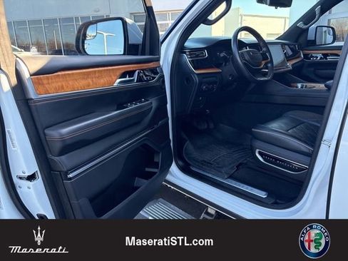 Used 2022 Jeep Grand Wagoneer Series III image 9