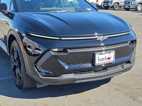 New 2026 Chevrolet Equinox EV LT w/ LPO, Blackout Package image 9