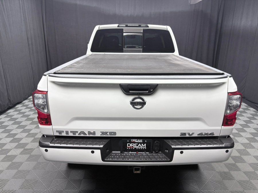 Used 2018 Nissan Titan XD 4x4 Crew Cab SV w/ SV Convenience Package image 4