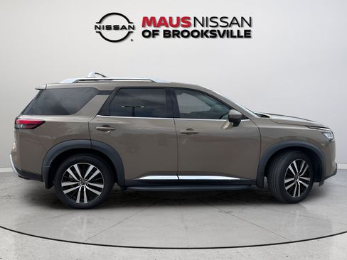 Certified 2023 Nissan Pathfinder Platinum w/ Cargo Package AWD/4WD image 9