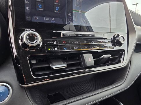 Used 2021 Toyota Highlander Limited image 19