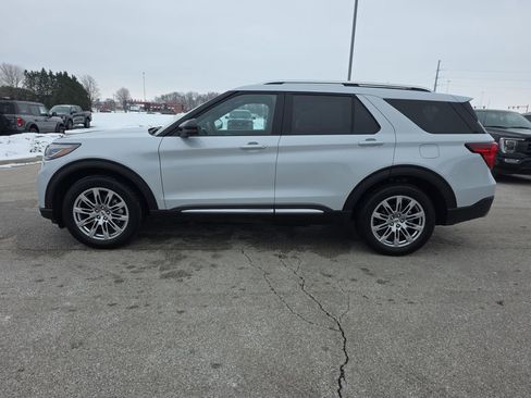 Used 2025 Ford Explorer Platinum image 4