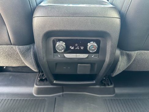 Used 2024 Chevrolet Traverse RS image 21