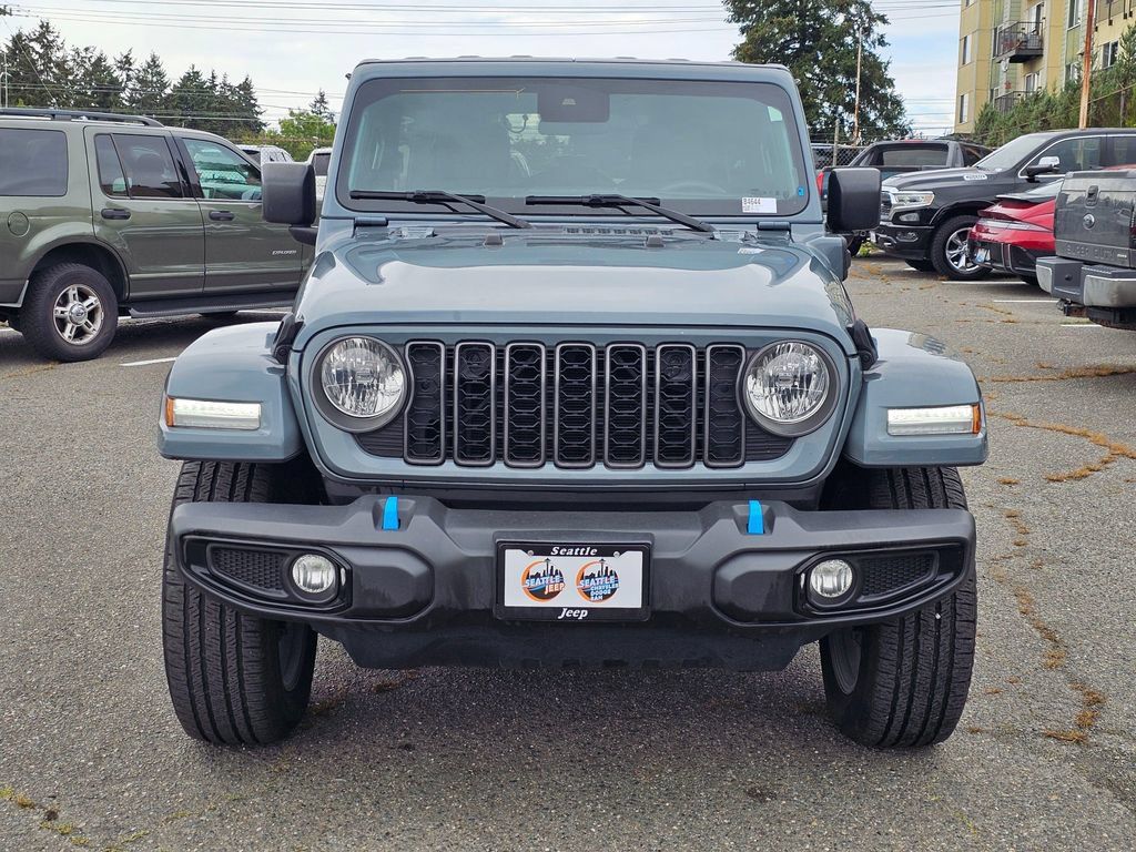 Used 2024 Jeep Wrangler Unlimited AWD/4WD image 3