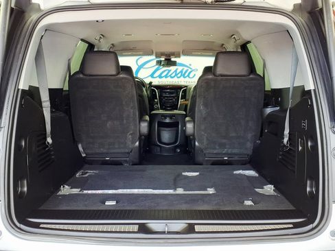 Used 2018 Cadillac Escalade 2WD image 9