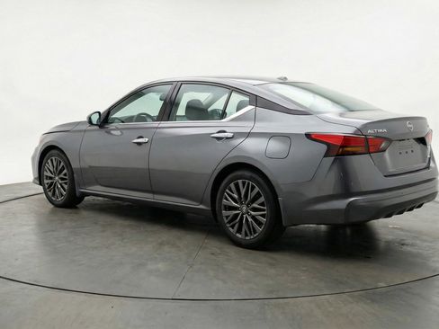 Used 2025 Nissan Altima 2.5 SV image 6