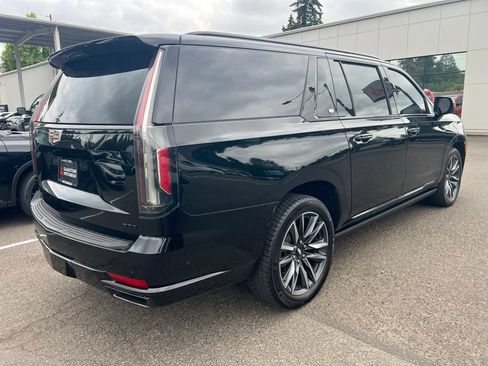 Used 2021 Cadillac Escalade ESV Sport Platinum AWD/4WD image 4