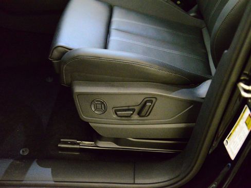 New 2025 Audi Q5 Premium Plus image 24