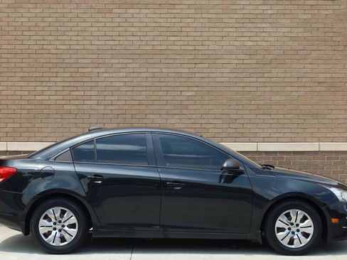 Used 2016 Chevrolet Cruze LS FWD image 2