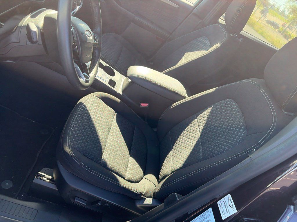 Used 2023 Ford Escape Active w/ Tech Pack #2 AWD/4WD image 9