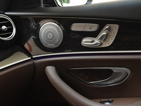 Used 2020 Mercedes-Benz E 350 4MATIC Sedan image 31