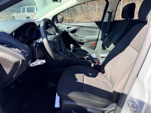 Used 2017 Ford Focus SE image 6