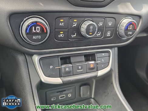 Used 2023 GMC Terrain SLT w/ Tech Package FWD image 17