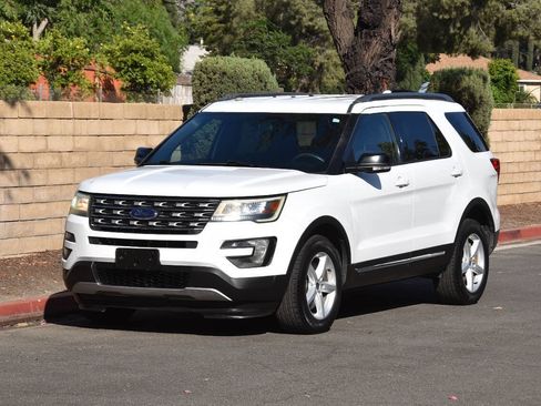 Used 2016 Ford Explorer XLT AWD/4WD image 33