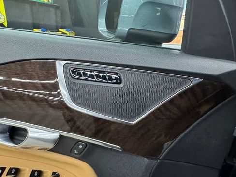 Used 2017 Volvo XC90 T6 Momentum w/ Vision Package image 25