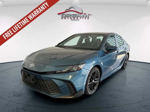 Used 2025 Toyota Camry SE FWD image 4