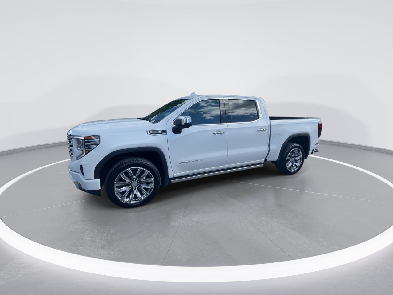 Used 2023 GMC Sierra 1500 Denali w/ Denali Reserve Package AWD/4WD image 8