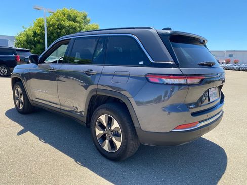 Used 2024 Jeep Grand Cherokee Limited 4xe w/ Trailer Tow Package AWD/4WD image 6