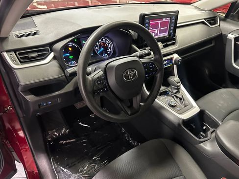 Used 2022 Toyota RAV4 LE image 8