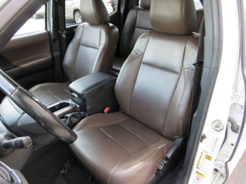 Used 2017 Toyota Tacoma Limited AWD/4WD image 31
